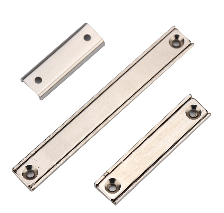 PA5730 - MAGNETICO RECTO COM FURO ESCAREADO